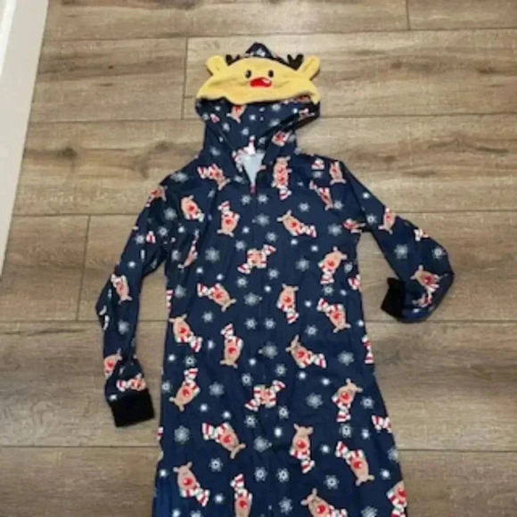 Reindeer One Piece Lounge Wear Pajamas Set Of 3 Family Dad Mom And 18 Months EUC - Picture 5 of 12